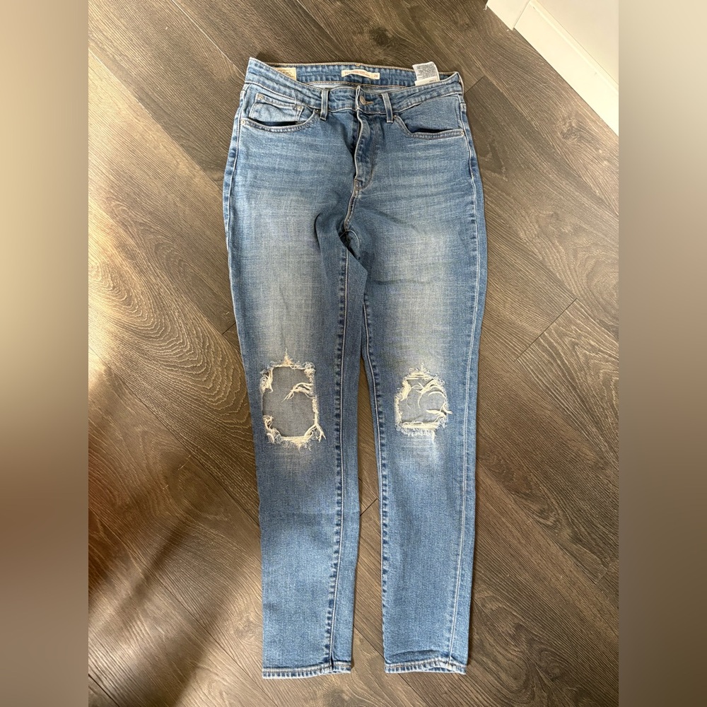 Levi's busted knee skinny jeans size 28